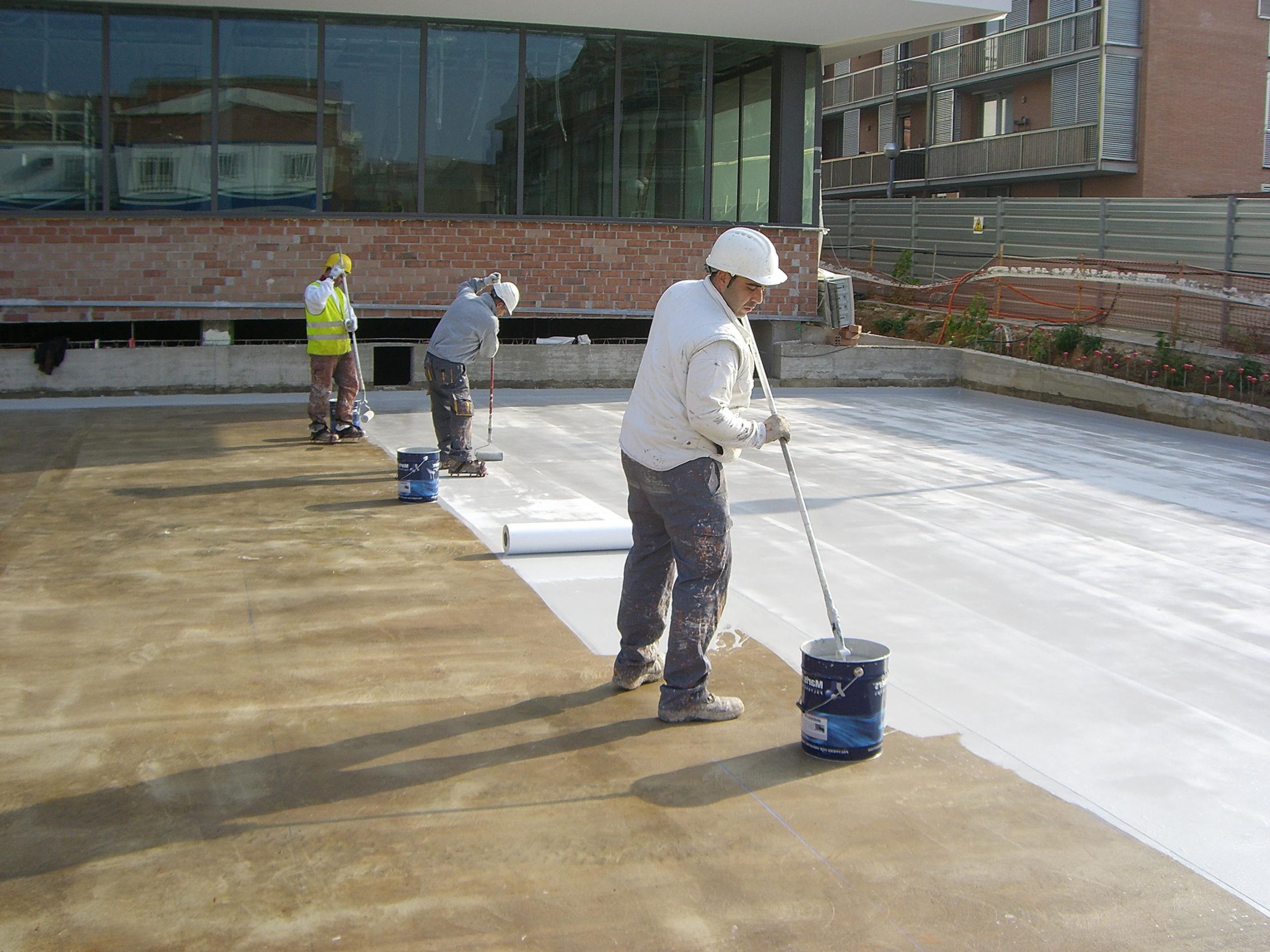 Thợ chống thấm tại quận Đống Đa của Hà Nội 365 đang thi công