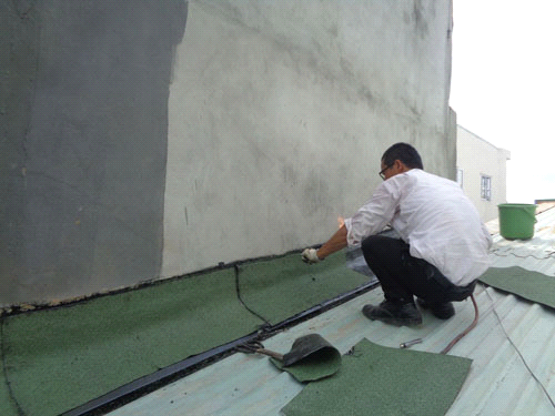 chống thấm tường ngoài tại Tây Hồ xử lý khe tiếp giáp hai nhà liền kề